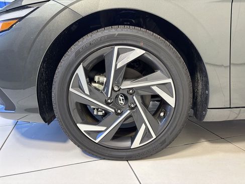 New 2025 Hyundai Elantra SEL FWD image 9