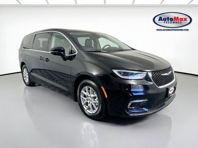Used 2024 Chrysler Pacifica Touring-L