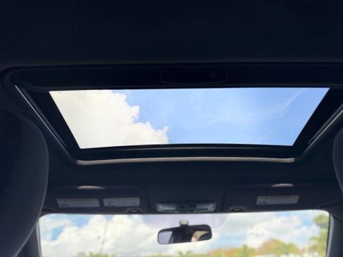 Used 2018 Mitsubishi Outlander SE image 16