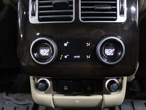 Used 2020 Land Rover Range Rover HSE image 18