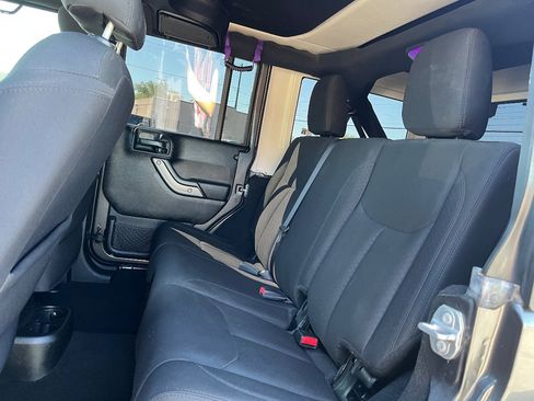 Used 2018 Jeep Wrangler Unlimited Sport S image 25