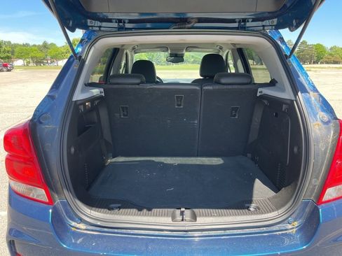 Used 2019 Chevrolet Trax LT w/ LT Convenience Package AWD/4WD image 8