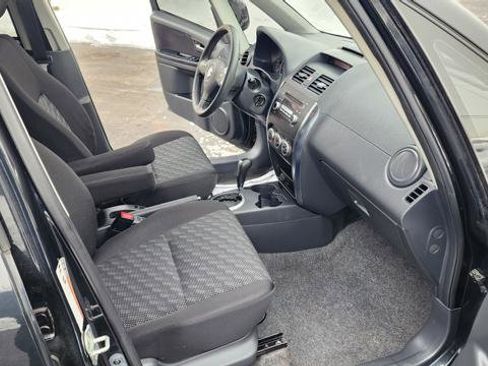 Used 2009 Suzuki SX4 AWD Hatchback w/ Touring Pkg image 14