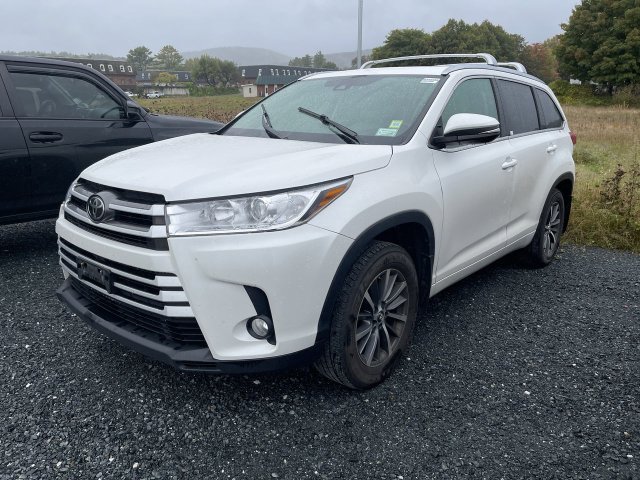 Used 2017 Toyota Highlander XLE AWD/4WD image 3