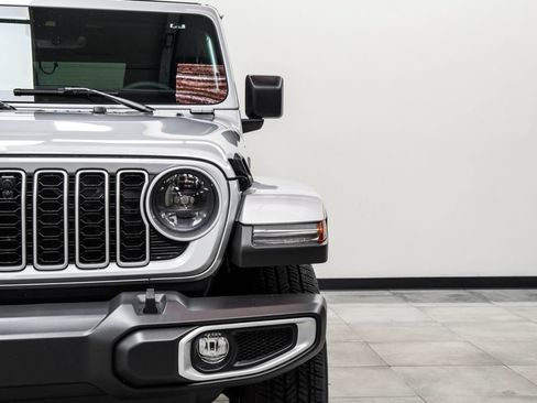 Used 2024 Jeep Wrangler Unlimited Sahara w/ Technology Group AWD/4WD image 4