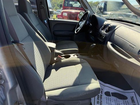 Used 2007 Jeep Liberty Sport AWD/4WD image 12