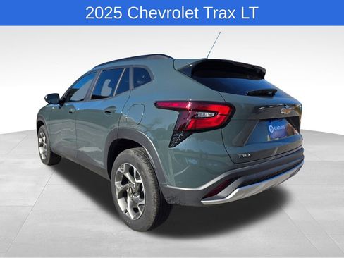 Certified 2025 Chevrolet Trax LT w/ LT Convenience Package image 6