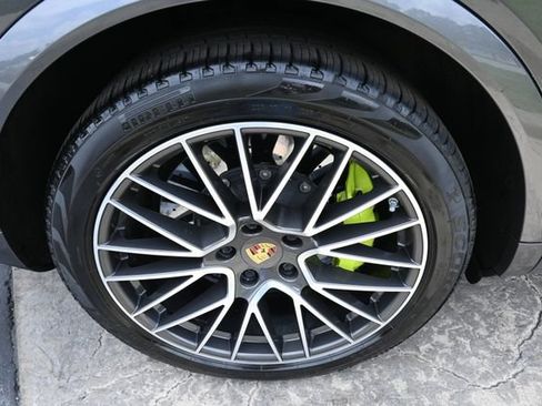 Used 2021 Porsche Cayenne Turbo S AWD/4WD image 12