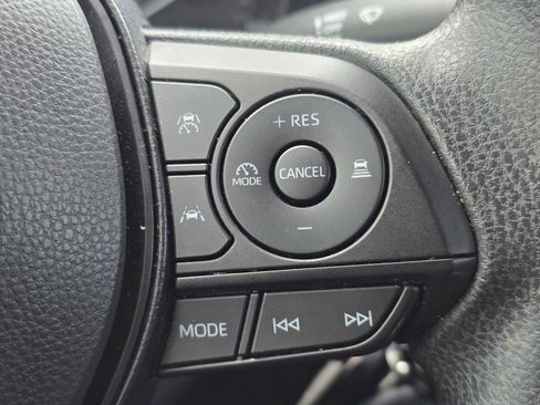 Used 2025 Toyota Corolla LE image 32