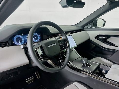 Used 2026 Land Rover Range Rover Evoque Dynamic SE image 9