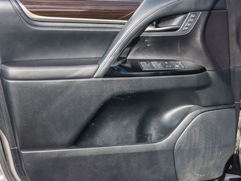 Used 2018 Lexus LX 570 4WD image 19