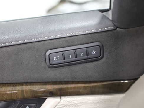 Used 2018 Cadillac Escalade Premium Luxury image 9