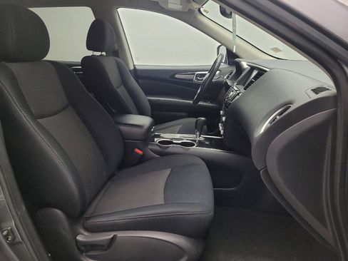 Used 2019 Nissan Pathfinder SV image 21