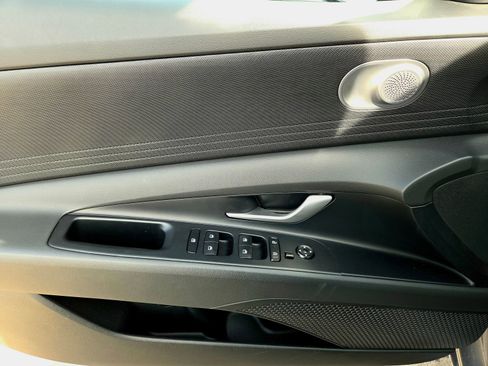 Certified 2025 Hyundai Elantra SE FWD image 18