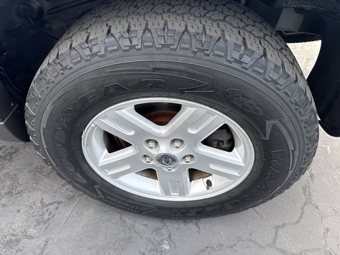 Used 2005 Ford Escape 2WD Hybrid image 29