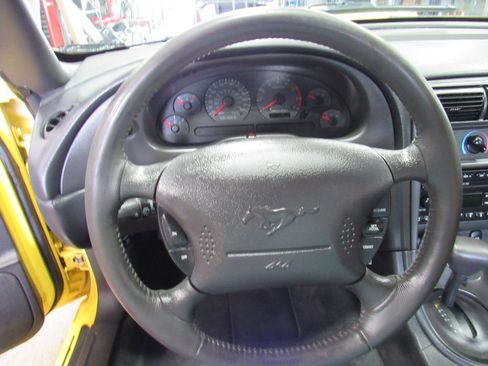 Used 2001 Ford Mustang GT RWD image 17