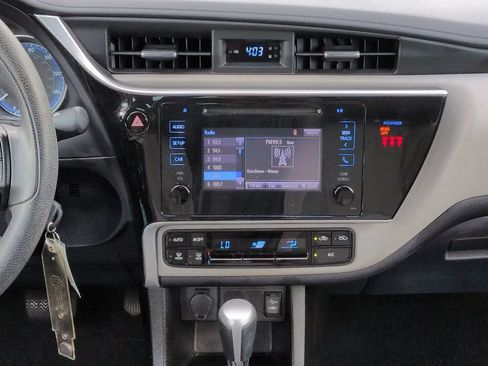Used 2019 Toyota Corolla LE FWD image 17