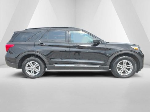 Used 2020 Ford Explorer XLT w/ Equipment Group 202A AWD/4WD image 4