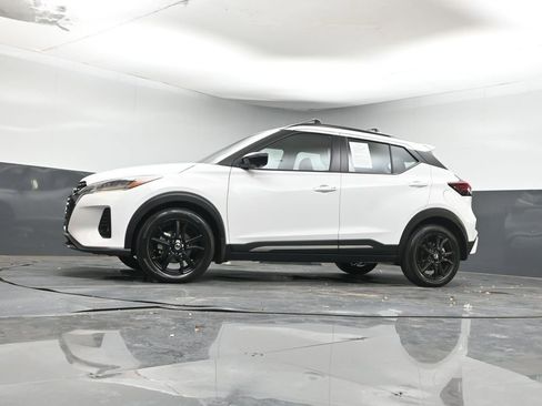 Used 2021 Nissan Kicks SR w/ SR Premium Package image 27