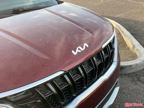 Used 2022 Kia Carnival EX FWD image 7