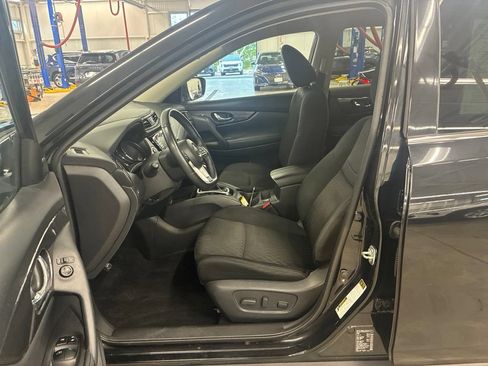 Used 2018 Nissan Rogue SV AWD/4WD image 17