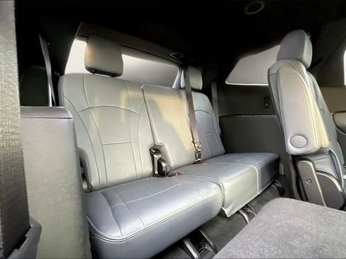 Used 2024 Buick Enclave Premium image 18