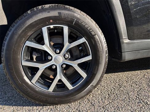 Used 2024 Jeep Grand Cherokee L Limited w/ Luxury Tech Group II image 22