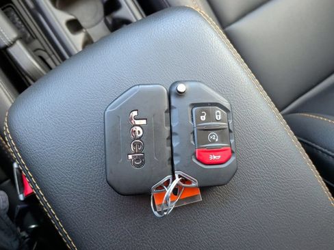 Used 2024 Jeep Gladiator Sport AWD/4WD image 55