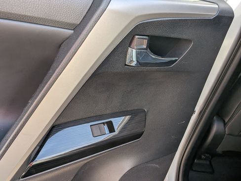 Used 2016 Toyota RAV4 Limited image 27