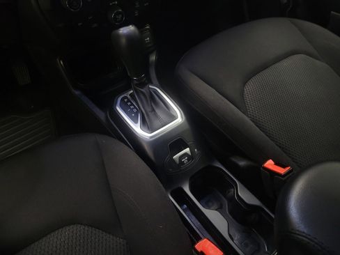Used 2020 Jeep Renegade Altitude FWD image 26