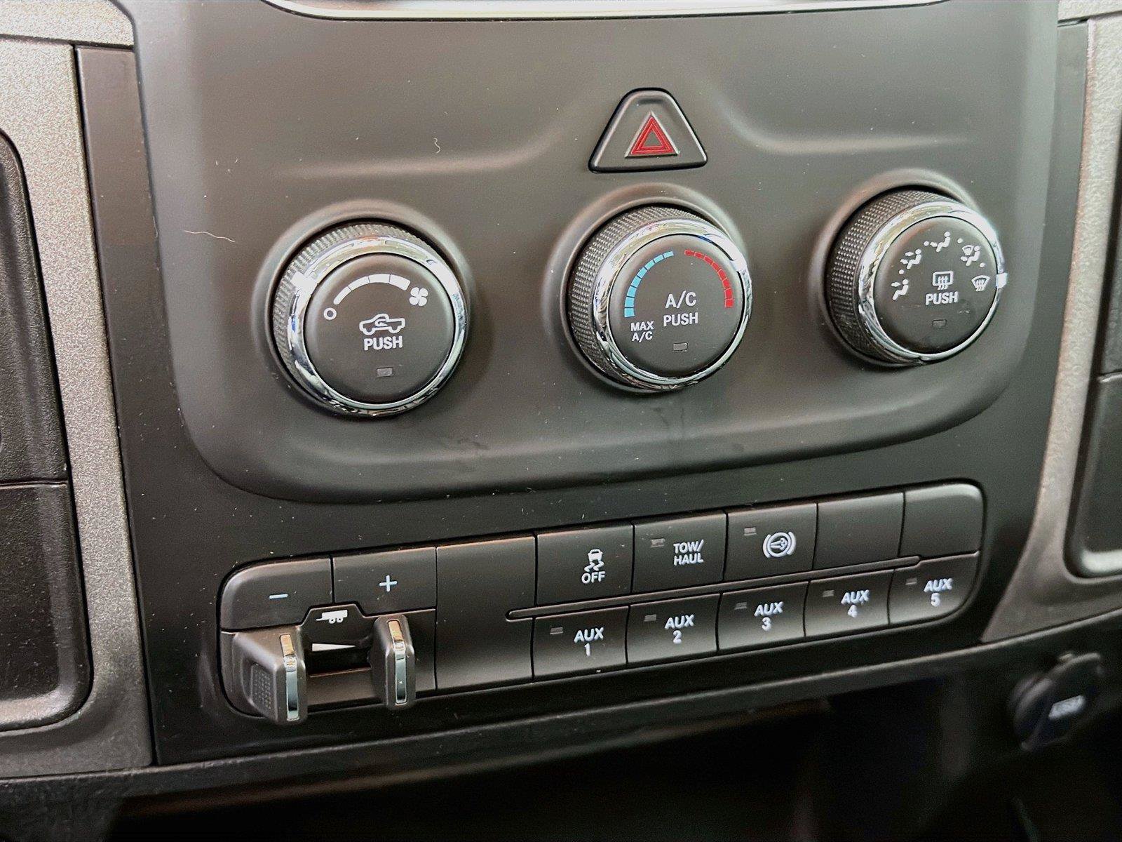 Used 2018 RAM 3500 Tradesman w/ Chrome Appearance Group AWD/4WD image 21