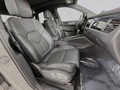 Certified 2025 Porsche Macan image 29