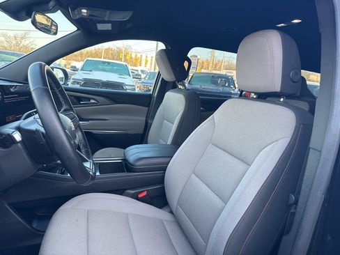 Used 2025 Chevrolet Traverse LT image 15