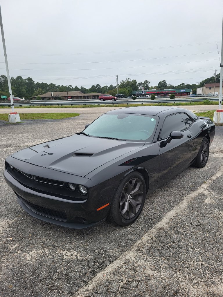 Used 2018 Dodge Challenger SXT RWD image 5
