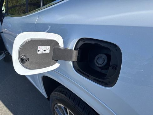 New 2026 GMC Acadia Denali Ultimate w/ LPO, Floor Liner Package AWD/4WD image 75