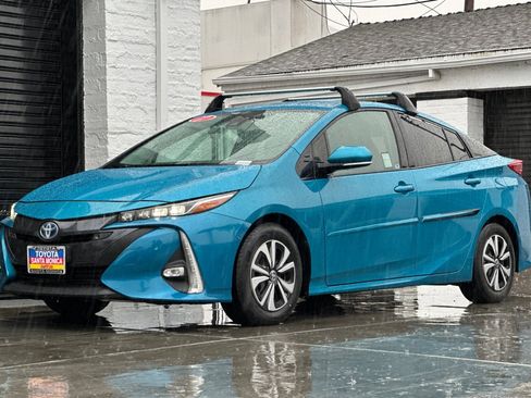 Used 2017 Toyota Prius Prime Advanced w/ Carpet Mat Package image 8