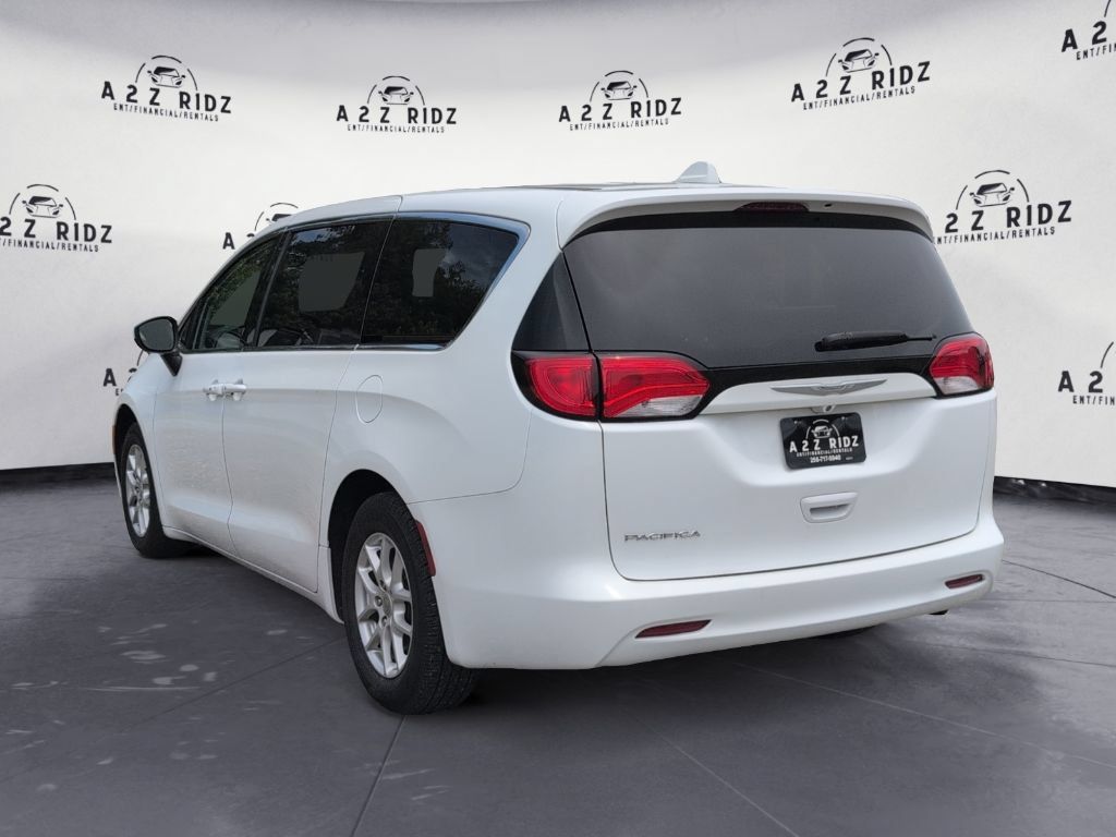 Used 2017 Chrysler Pacifica Touring FWD image 4