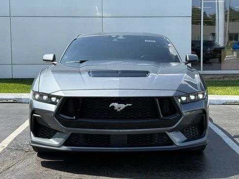 Used 2025 Ford Mustang GT RWD image 3