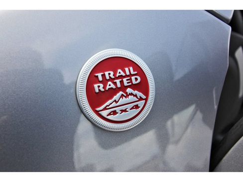 Used 2018 Jeep Cherokee Trailhawk w/ Quick Order Package 25L AWD/4WD image 34