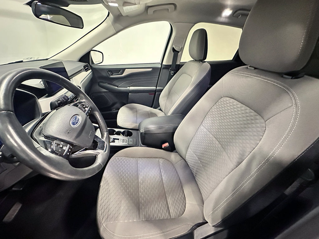 Used 2022 Ford Escape SE w/ Cold Weather Package AWD/4WD image 3
