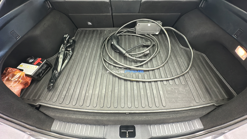 Used 2017 Toyota Prius Prime Advanced FWD image 26