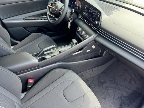 New 2025 Hyundai Elantra SE image 15