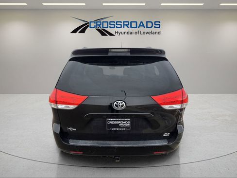 Used 2014 Toyota Sienna XLE image 4