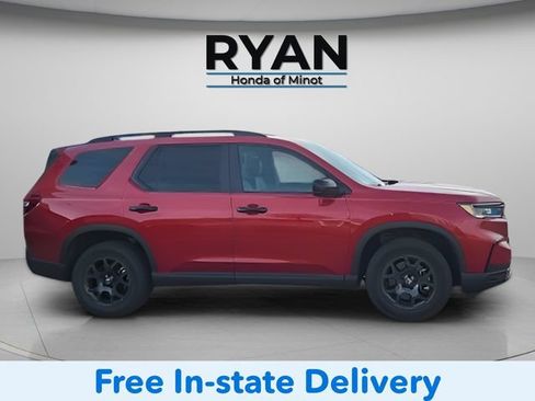 Used 2023 Honda Pilot TrailSport image 3