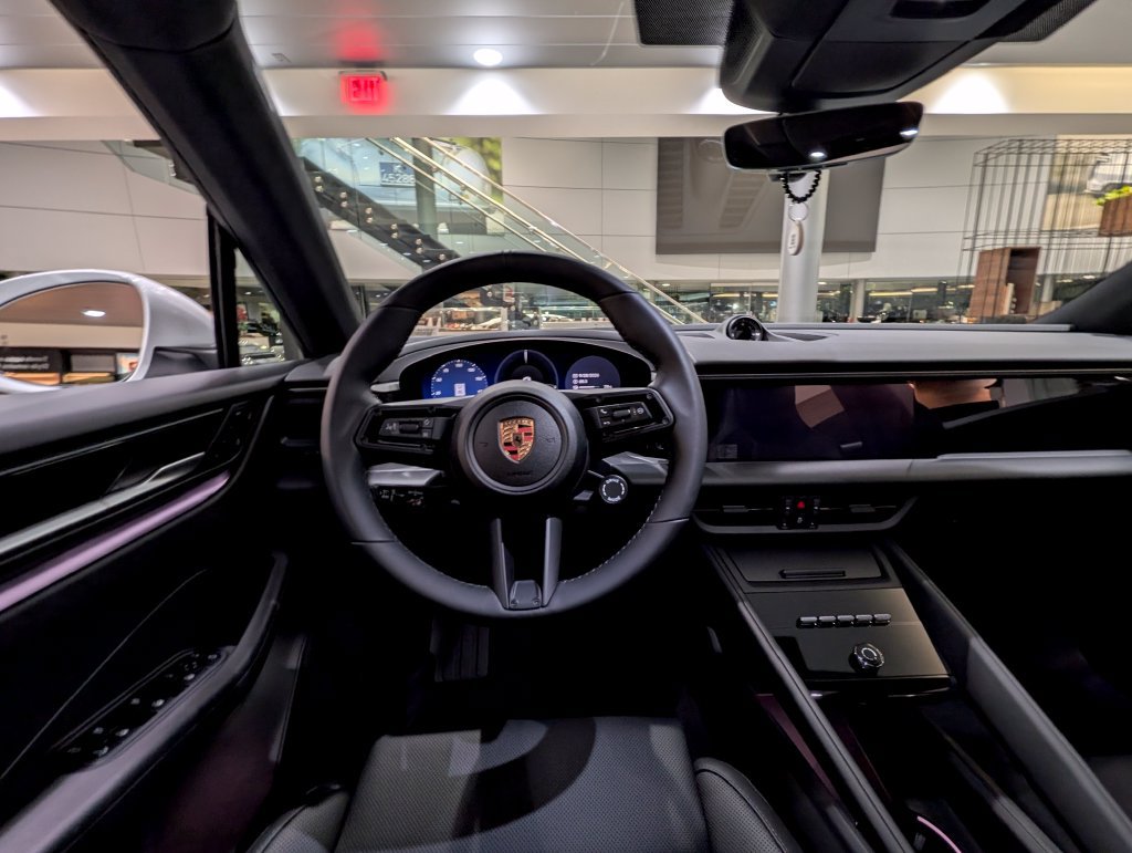 New 2026 Porsche Macan Electric RWD image 20