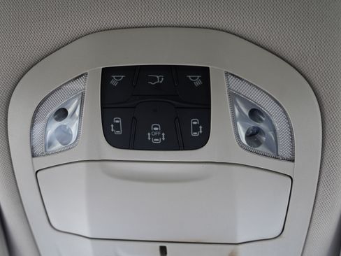 Used 2024 Chrysler Pacifica Touring-L FWD image 29