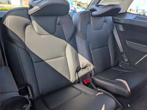 Used 2016 Volvo XC90 T8 Momentum w/ Vision Package image 12