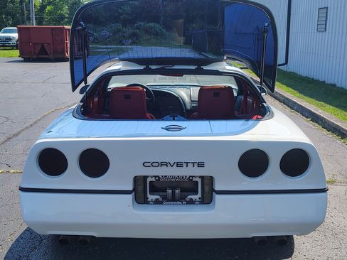Used 1990 Chevrolet Corvette Coupe RWD image 13