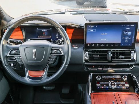 Used 2024 Lincoln Navigator Reserve AWD/4WD image 7