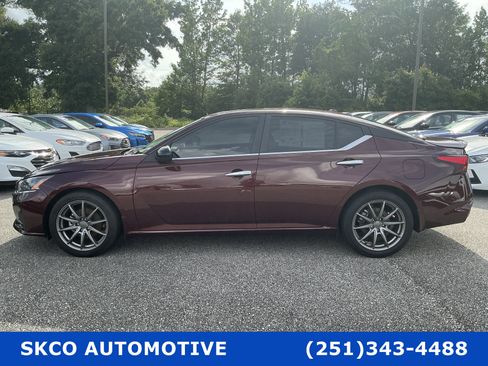 Used 2025 Nissan Altima 2.5 SV w/ SV Special Edition Package FWD image 2